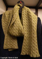 SCARF WITH A CABLE PATTERN ON BOTH SIDES