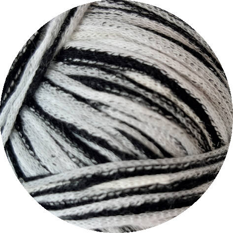 13 - Black/White